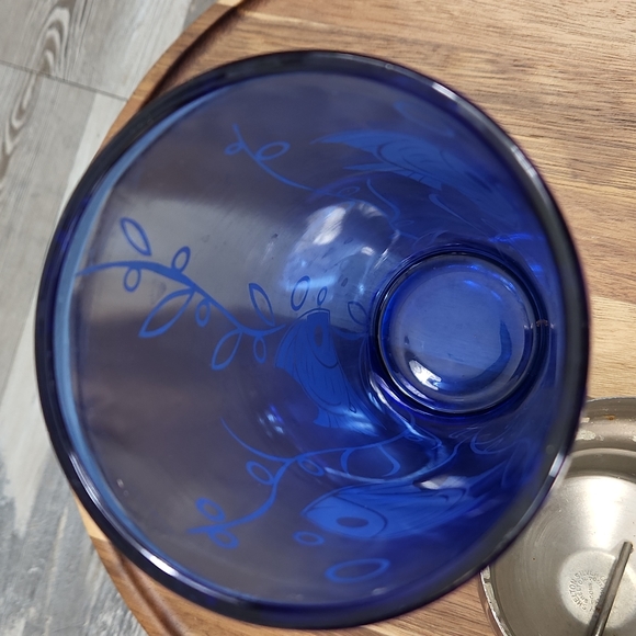 Vintage Hazel Atlas Cobalt and White Fish Cocktail Shaker - Picture 6 of 9